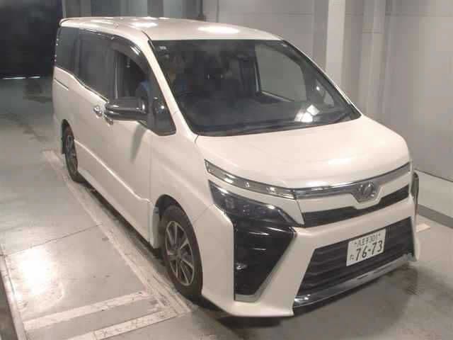 TOYOTA Voxy, 2017 год., лот 8036