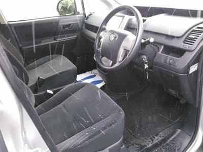 TOYOTA Voxy, 2013 год., лот 118 - фото 3
