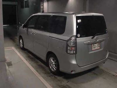 TOYOTA Voxy, 2013 год., лот 118 - фото 2