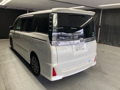 TOYOTA Voxy, 2016 год., лот 1040 - фото 2