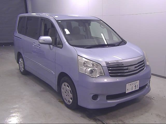 TOYOTA Noah, 2010 год., лот 10349