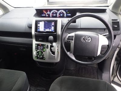 TOYOTA Voxy, 2013 год., лот 10057 - фото 5