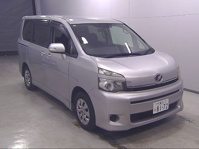 TOYOTA Voxy, 2013 год., лот 10057