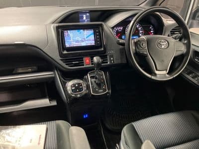 TOYOTA Voxy, 2016 год., лот 1040 - фото 4