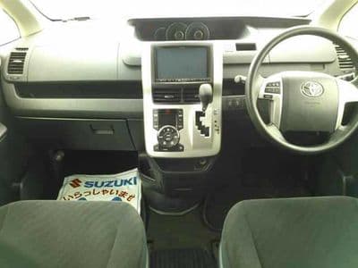 TOYOTA Voxy, 2013 год., лот 118 - фото 8