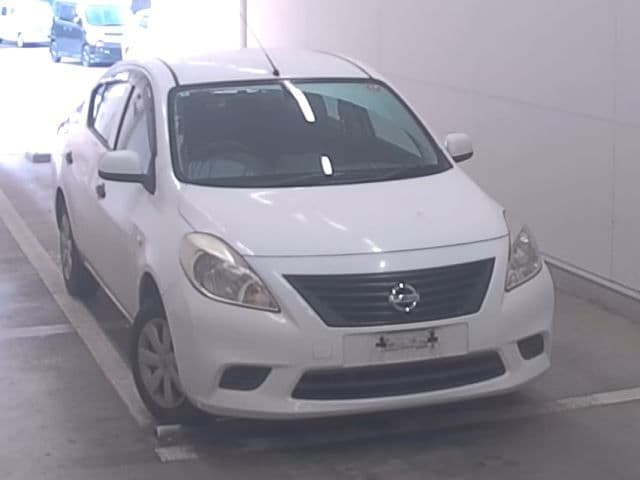 NISSAN Latio, 2014 год., лот 4010